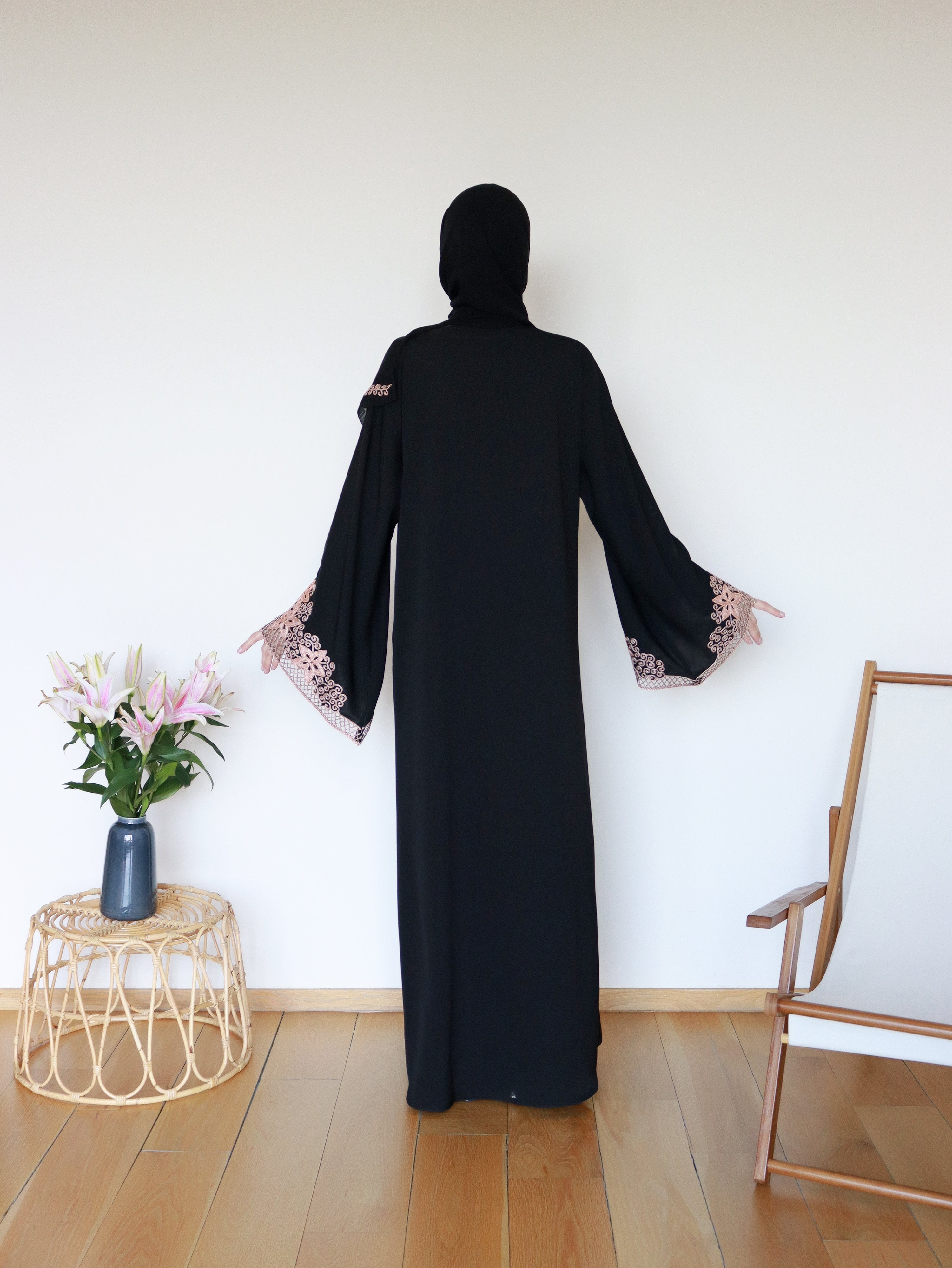 Zakiyya Abaya in Black