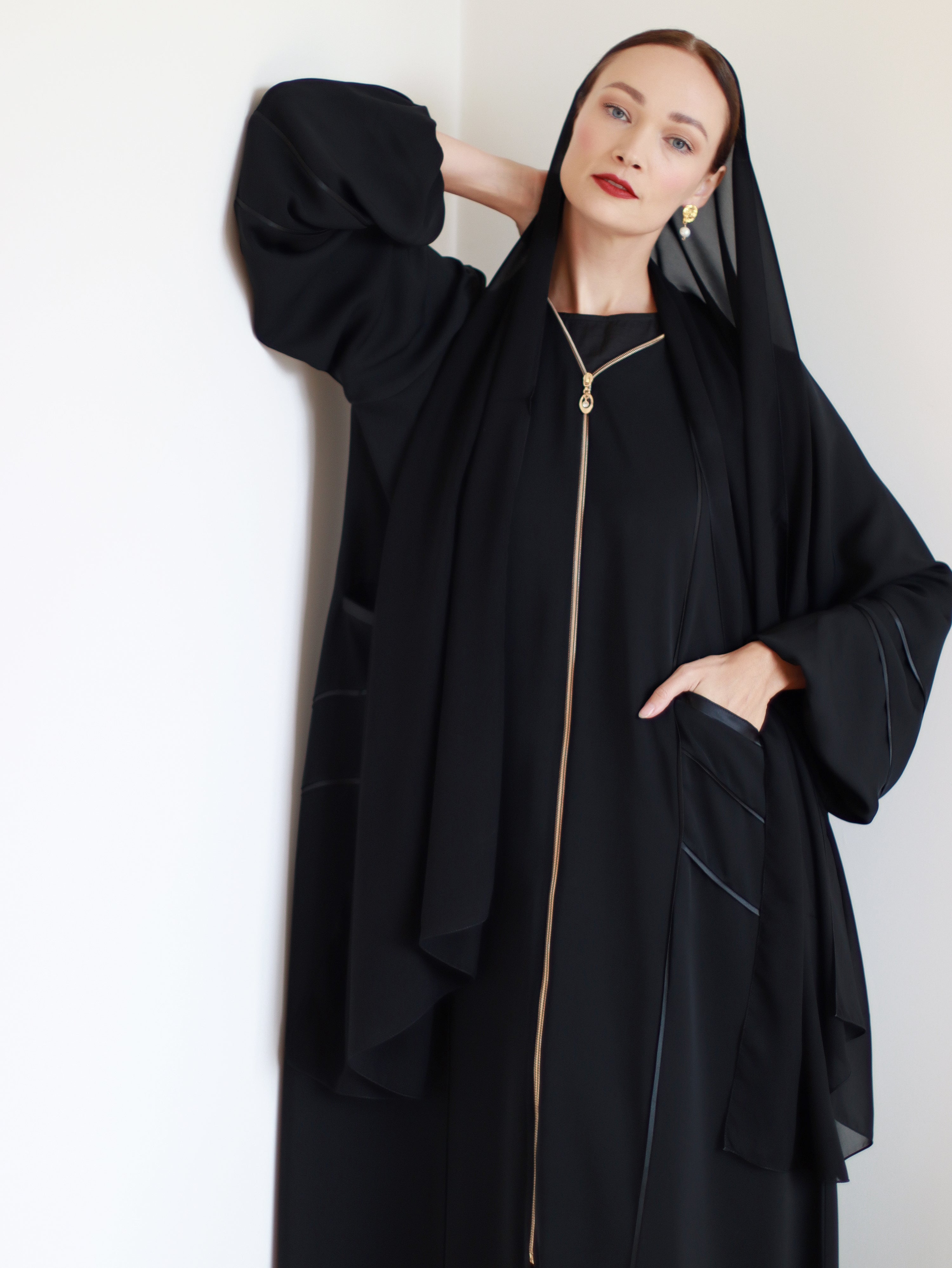 Calla Abaya in Black