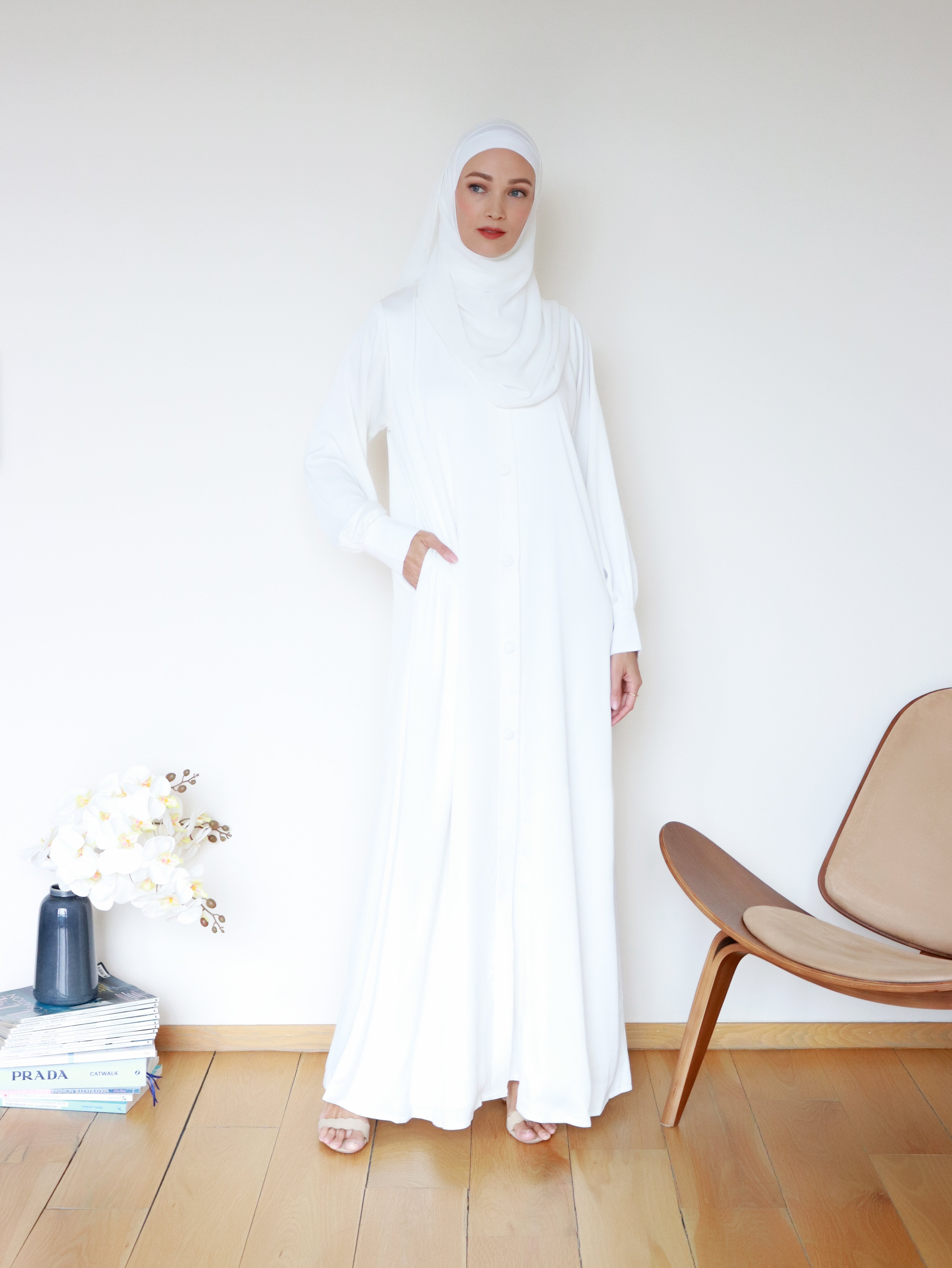 Aisya Abaya in Off White