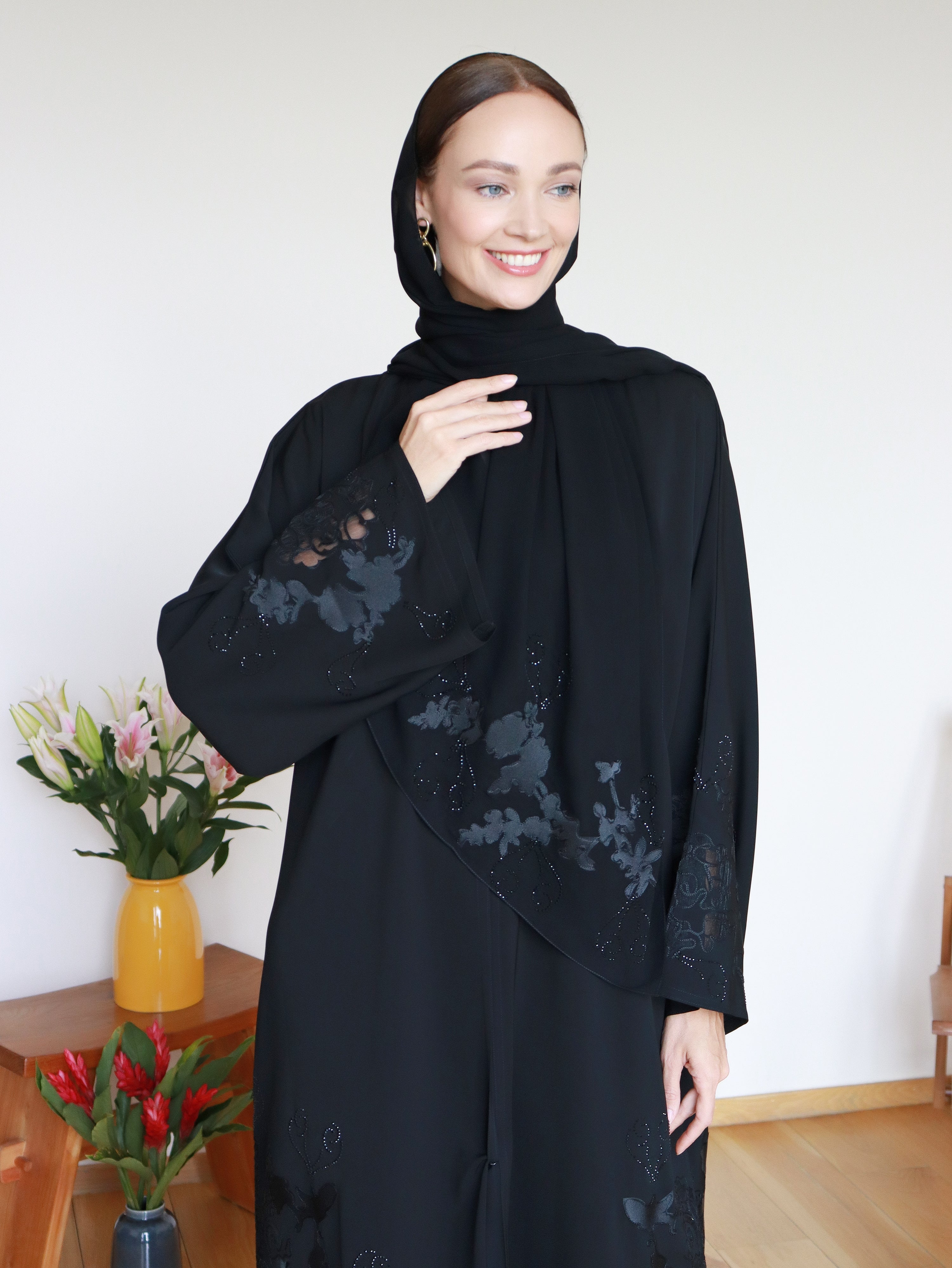 Aara Abaya in Black