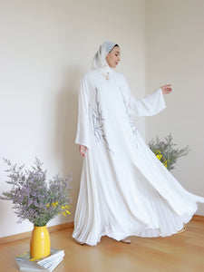 Zafeera Abaya in Off White