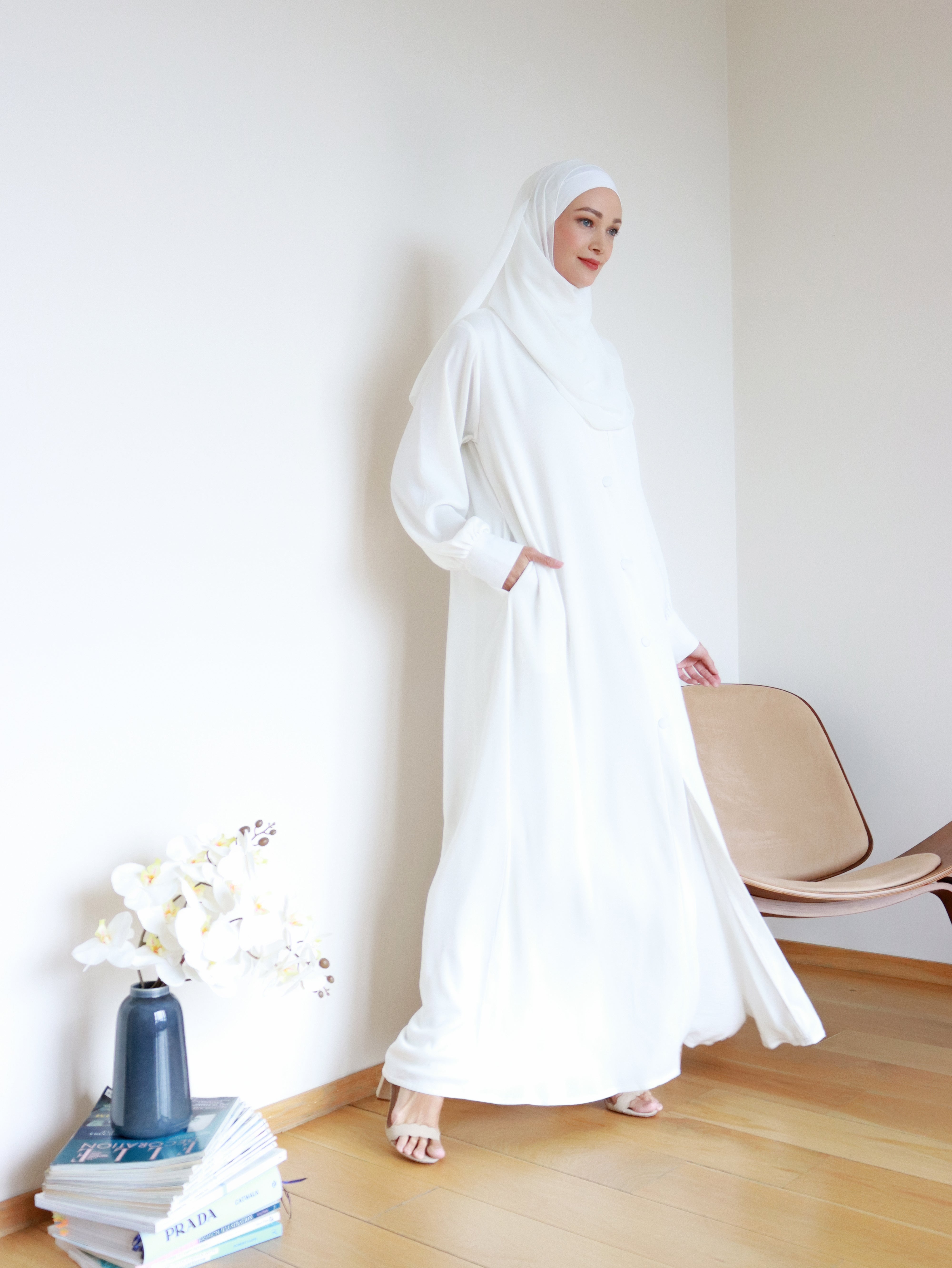 Aisya Abaya in Off White