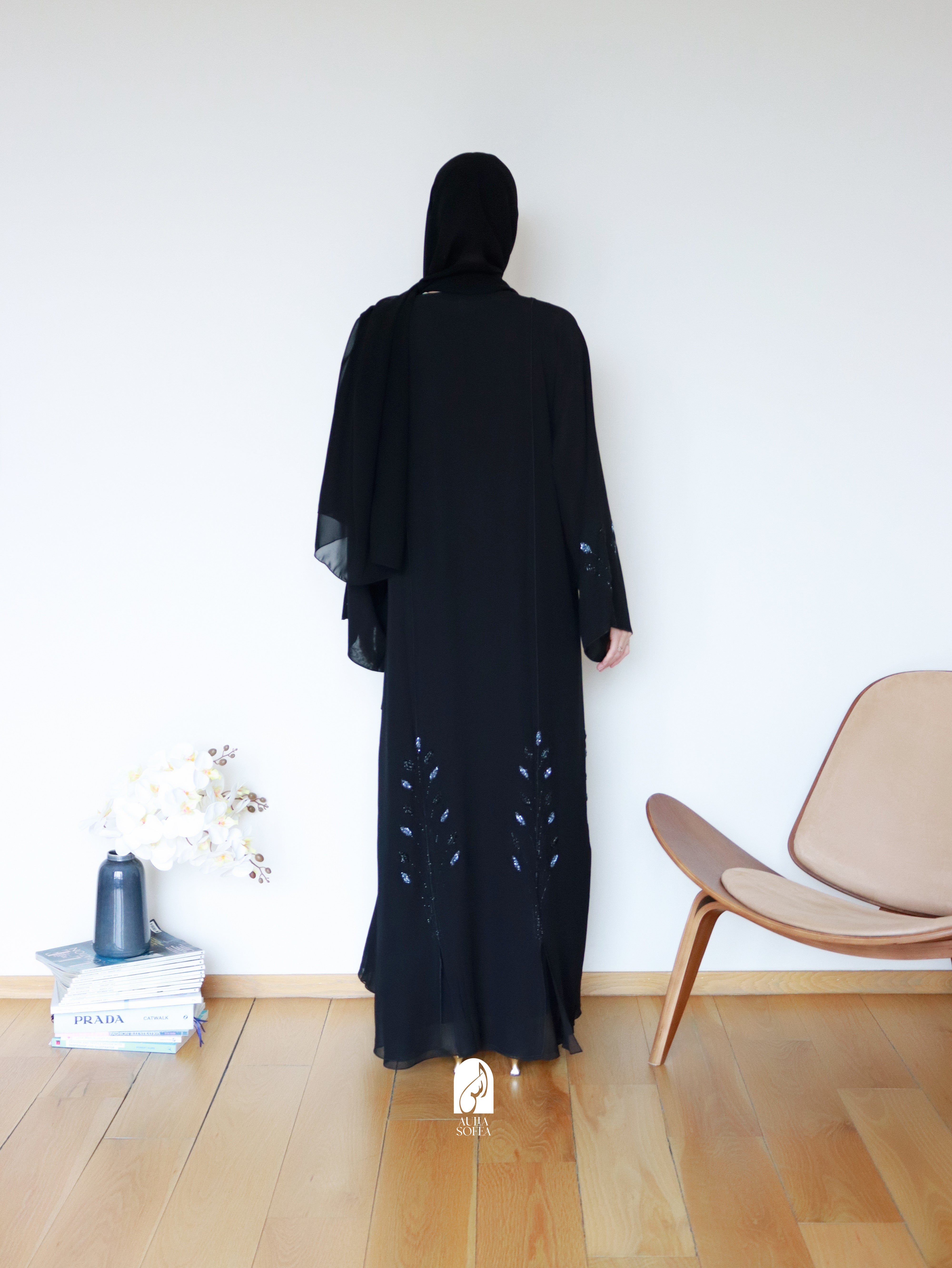 Alveera Abaya in Black