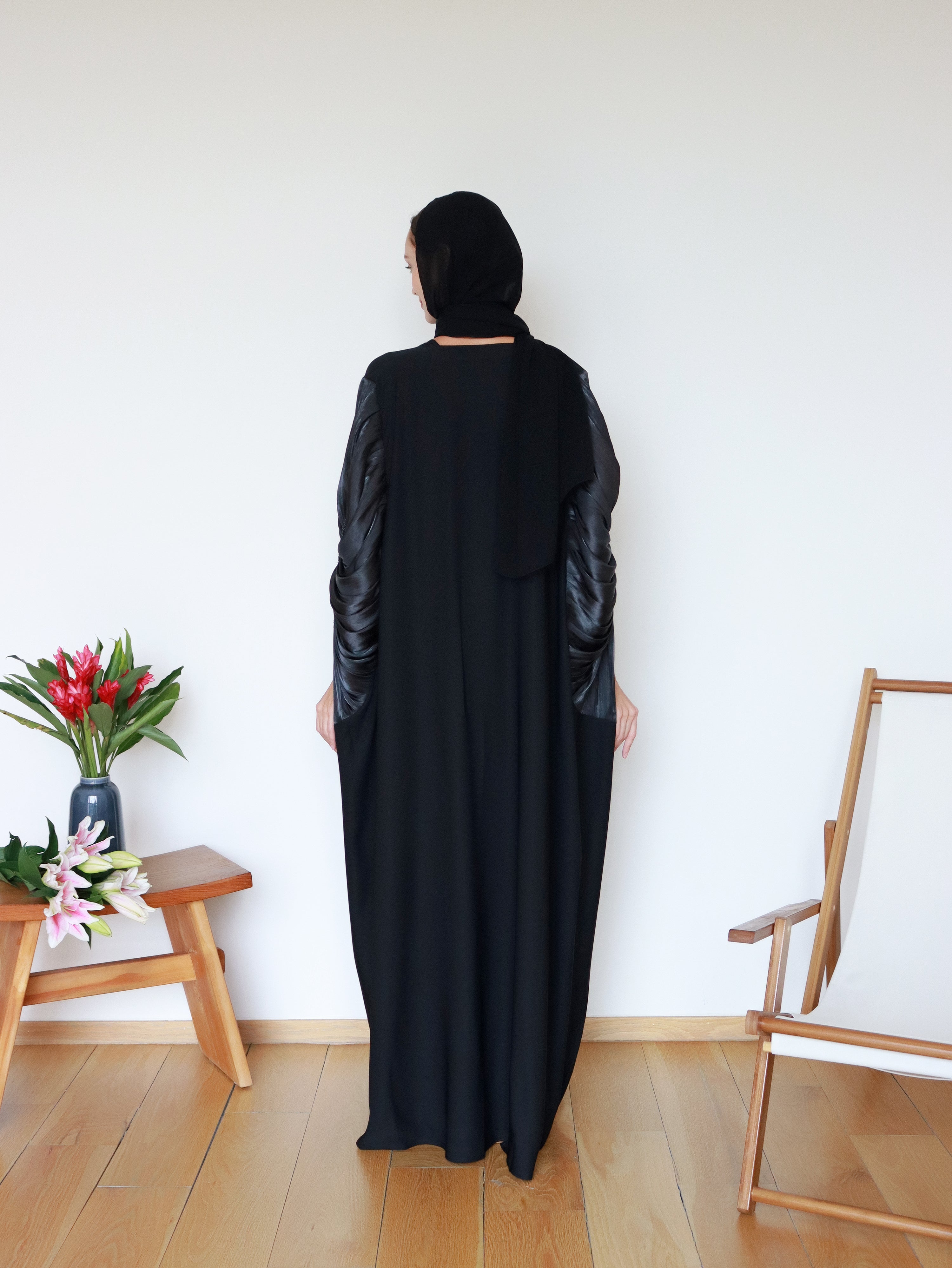 Zeeya Abaya in Black