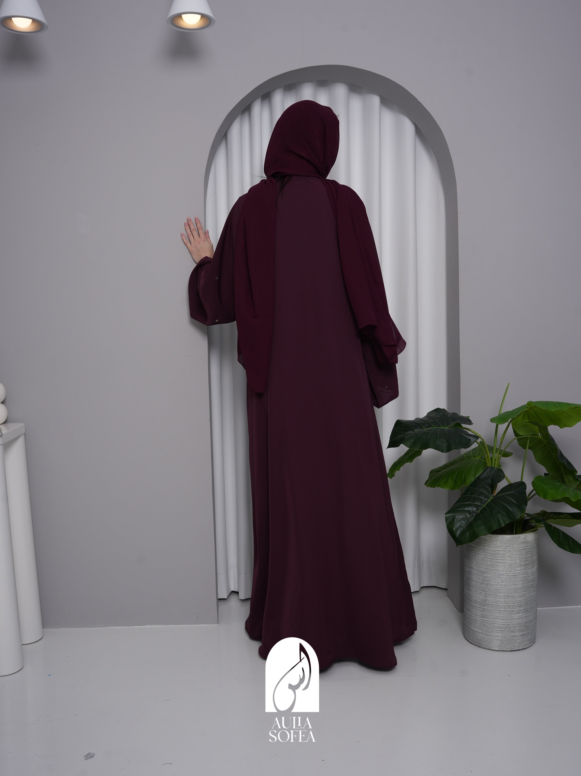 Qalisha Abaya in Maroon￼