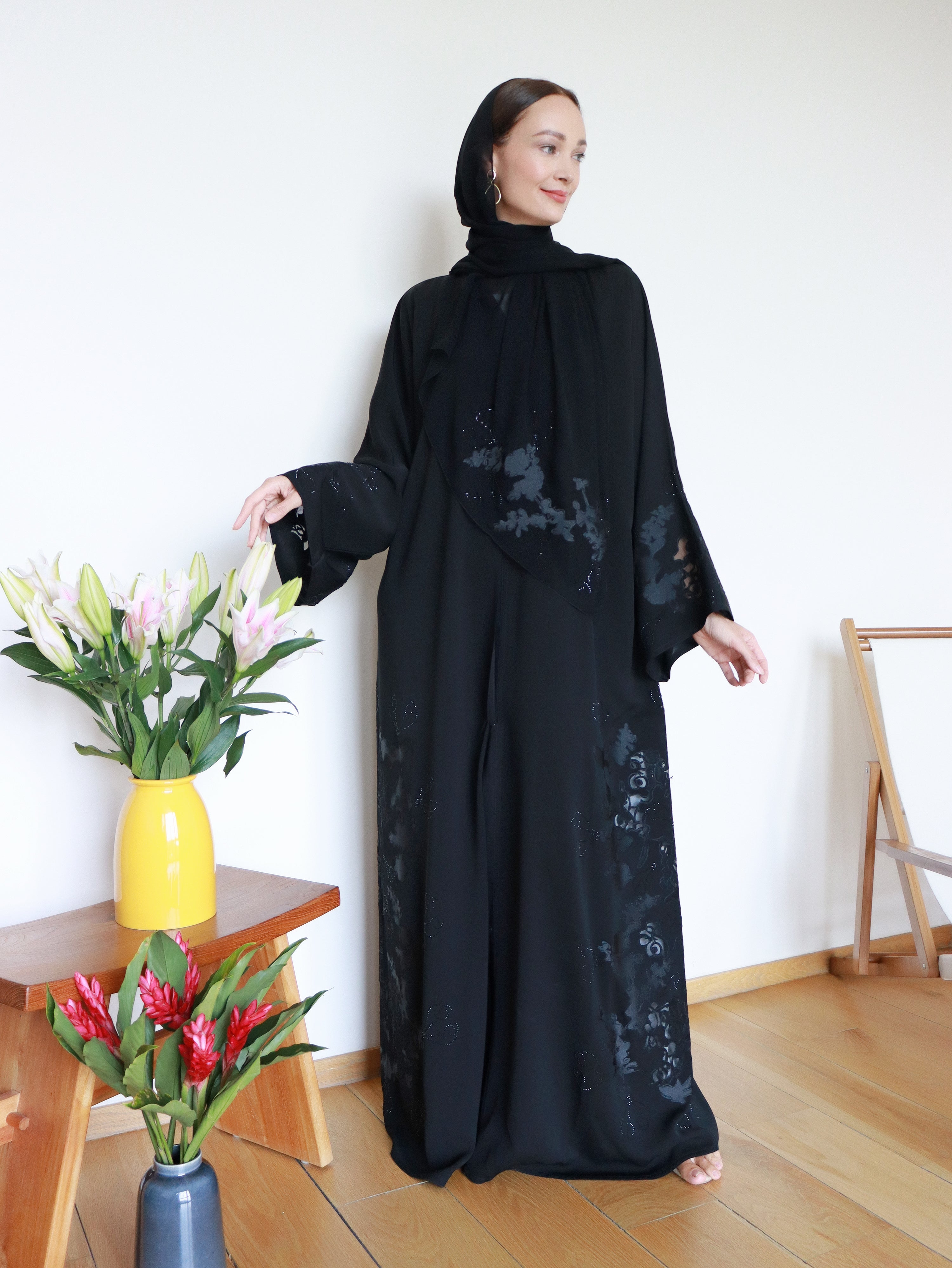 Aara Abaya in Black