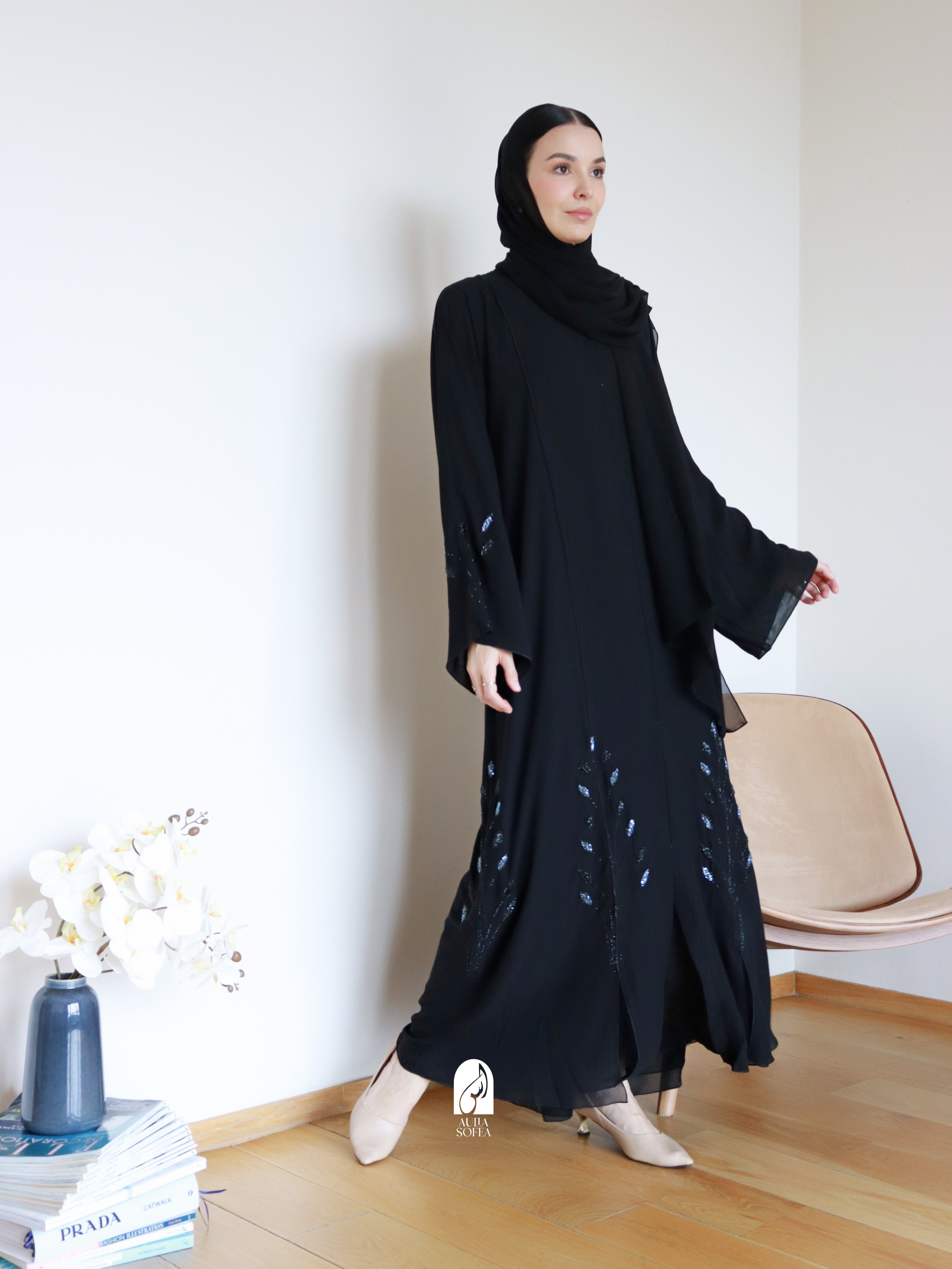 Alveera Abaya in Black