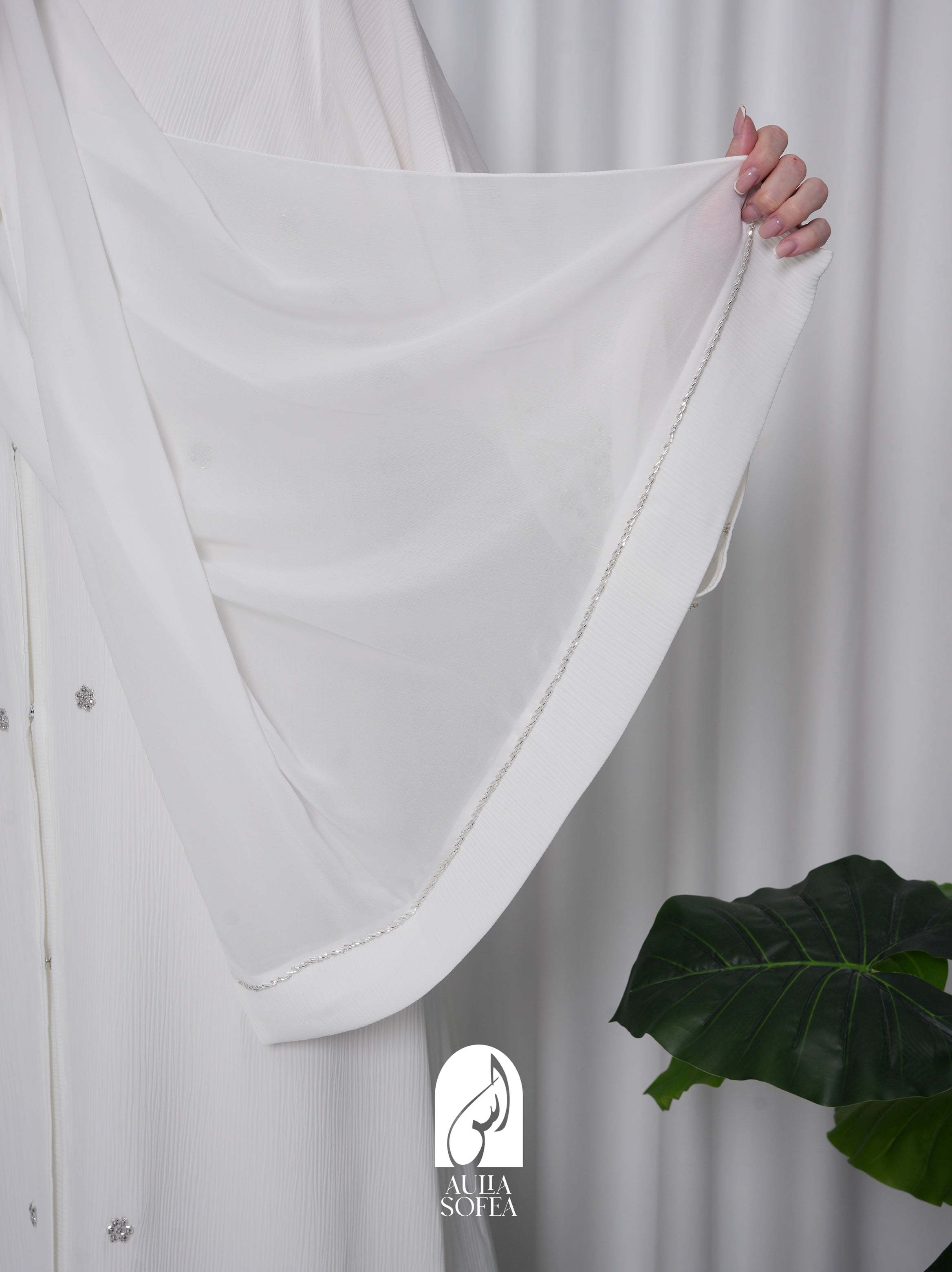 Aaira Abaya in Off White