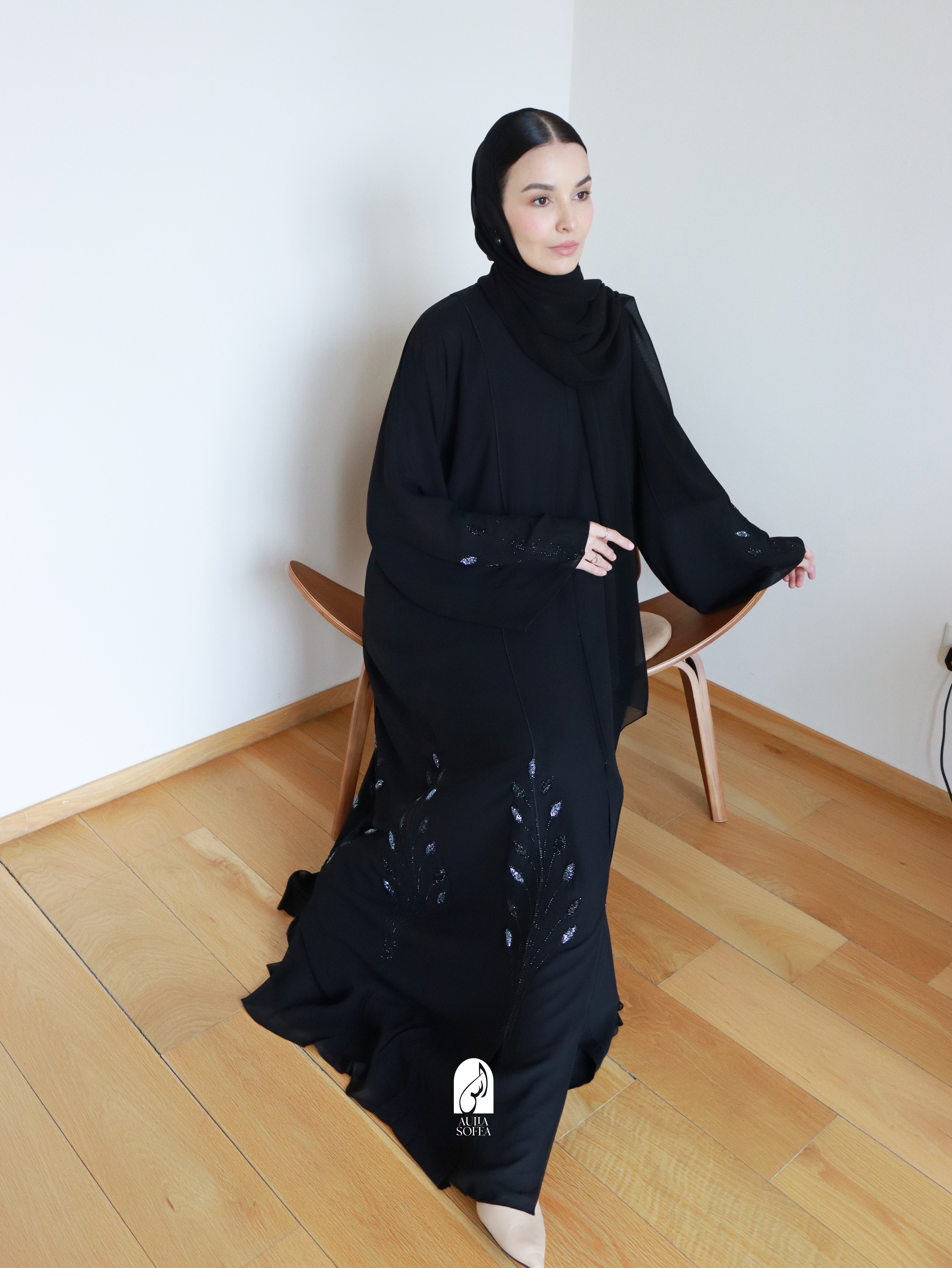 Alveera Abaya in Black