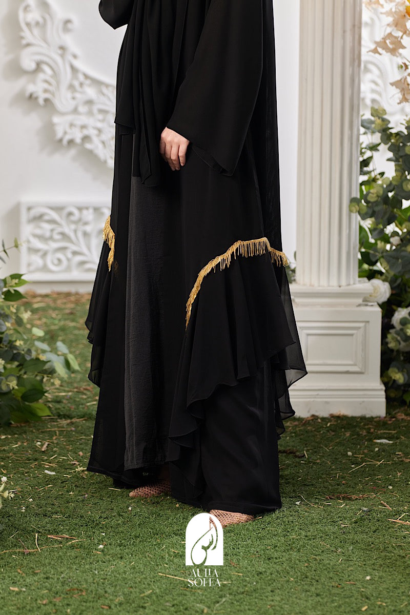 Aeshaa Abaya in Black