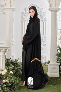 Aeshaa Abaya in Black