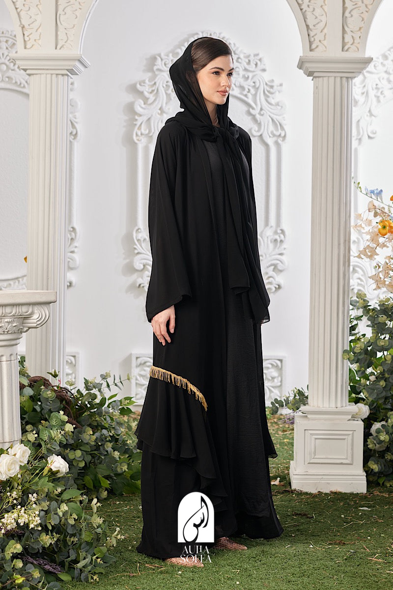 Aeshaa Abaya in Black