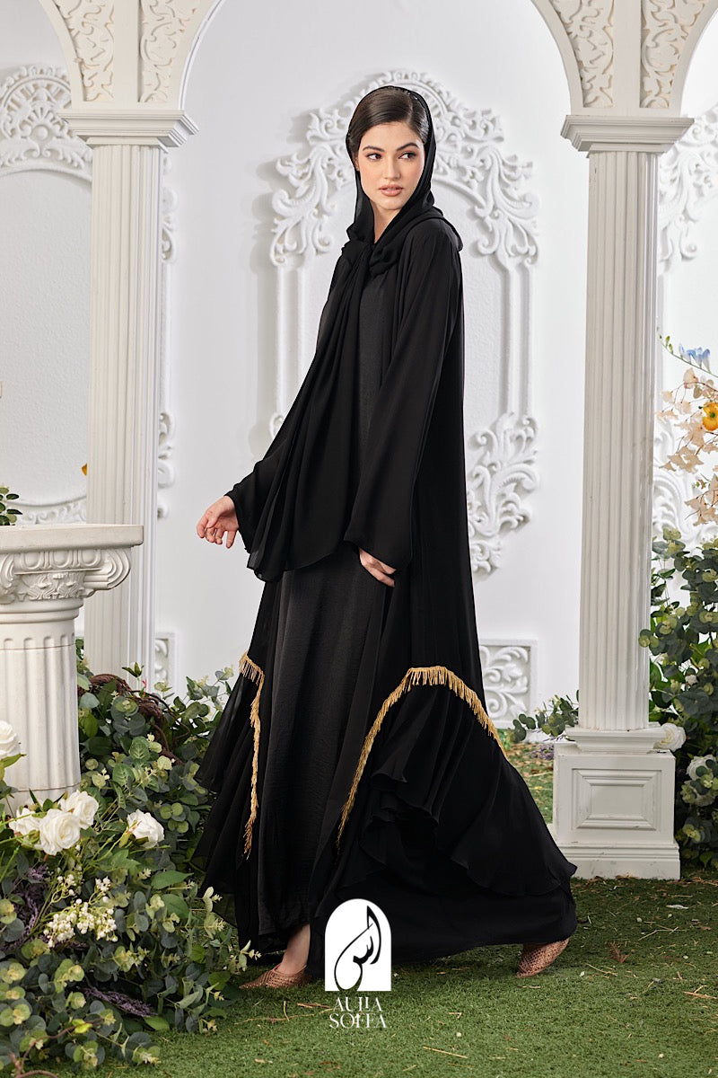 Aeshaa Abaya in Black